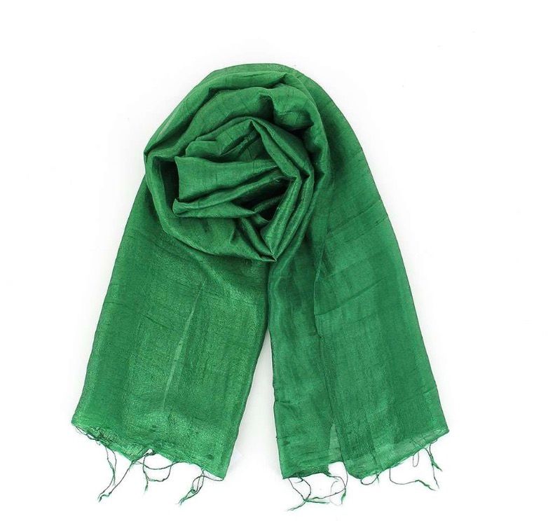 Elegant klargrön sidensjal. 40x180 cm. Handvävd i Vietnam för Fair Trade.