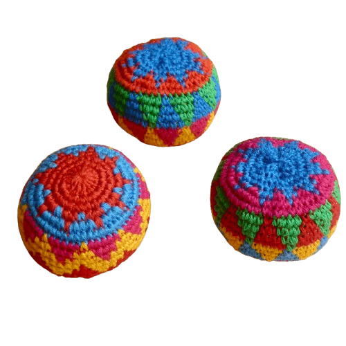3 virkade jongleringsbollar, antistressbollar. Med triangel, sicksackmönster i flera färger. Storlek ca 5 cm. Fair Trade  Guatemala.