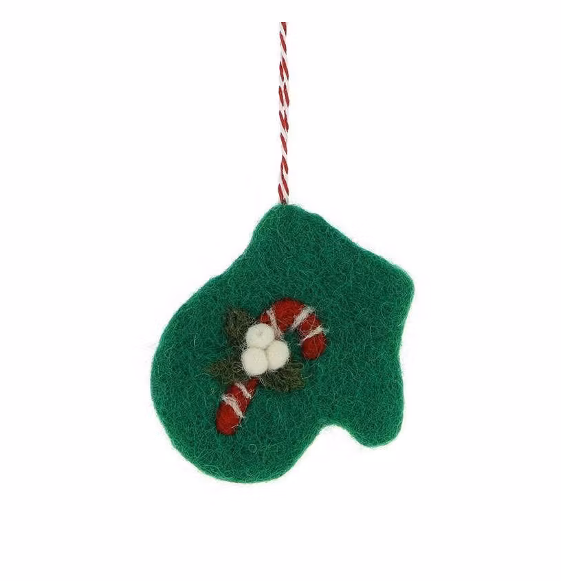 Tovat julhänge Liten grön vante med polkastång. Till julklapp, julgran. Fair Trade Nepal.