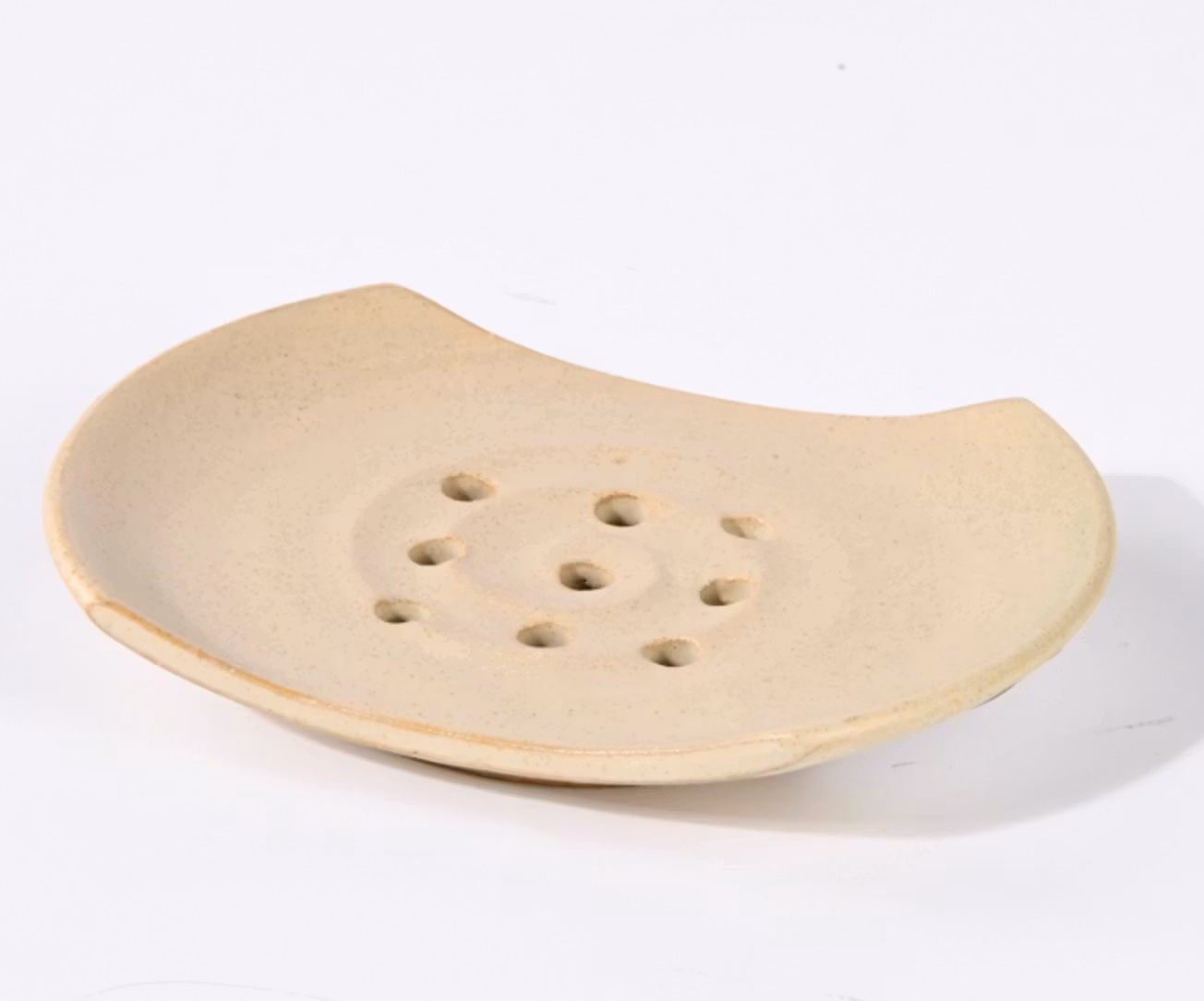 Tvålkopp, tvålfat med avrinningshål, keramik. Krämfärgad, ca 11 x 8 cm. Ovala kortsidor. Fair Trade Vietnam.