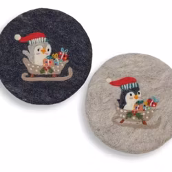 Underlägg Pingvin åker kälke, runt, tovat