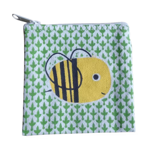 Litet fodral, Bi på ängen, bomullcanvas,  screentryck, 10 x10 cm. Fair Trade.