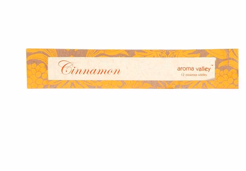 Rökelsestickor med kaneldoft. Endast naturliga & giftfria ämnen. Handrullade i Indien för Fair Trade.