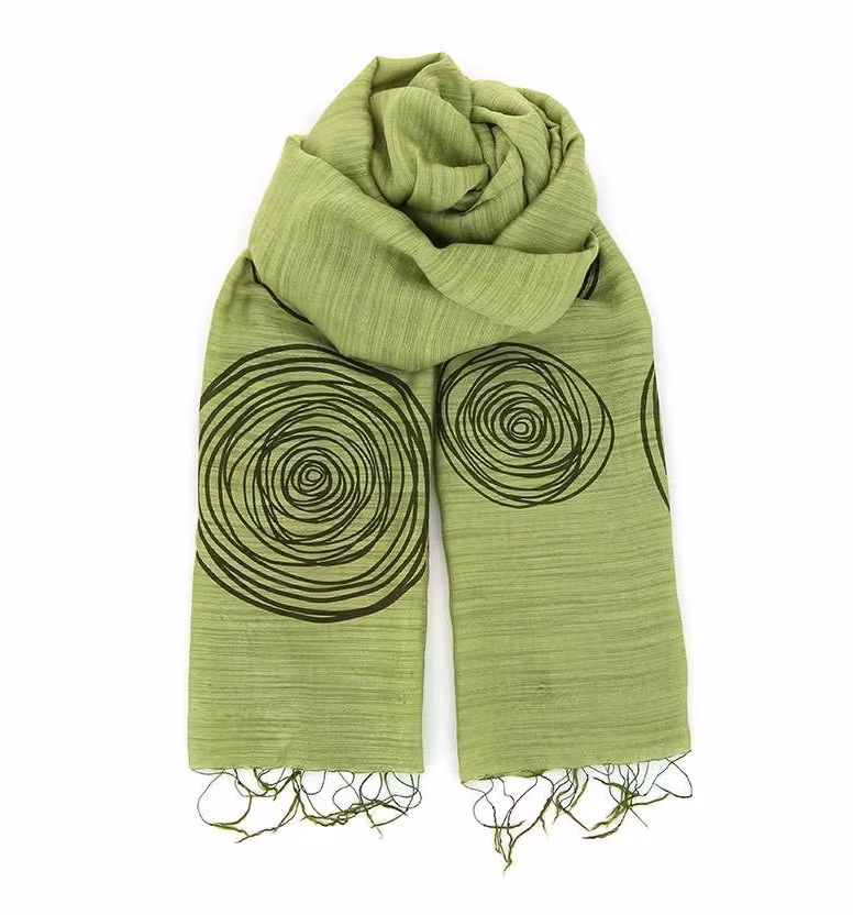 Sjal, Blommor, ljusgrön, bomull/siden, Handvävd med cirkelmönster. Fair Trade Vietnam.