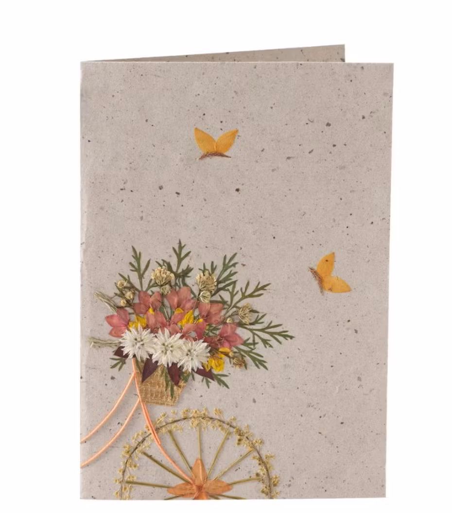 Brevkort Blomstercykel, med kuvert. Handgjort papper av bananblad och kaffesump.