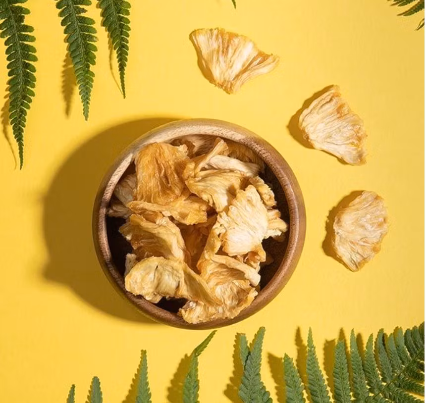 Torkad ananas från Tanzania, ekologisk, fairtrade. Högkvalitet. Utan tillsatser, skonsamt torkad. Bild som dekoration.