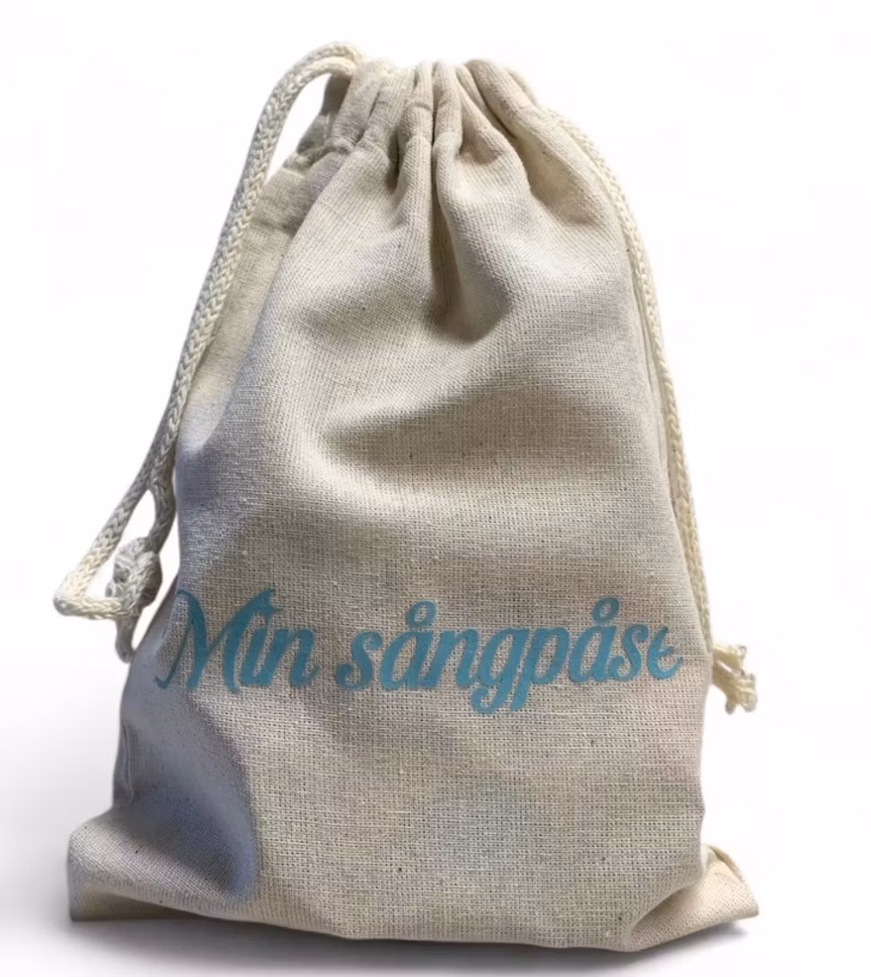 Tygpåse "Min sångpåse" med 5 olika trädjur. Rolig, stimulerande sångpåse för yngre barn och förskolan. Fair Trade.