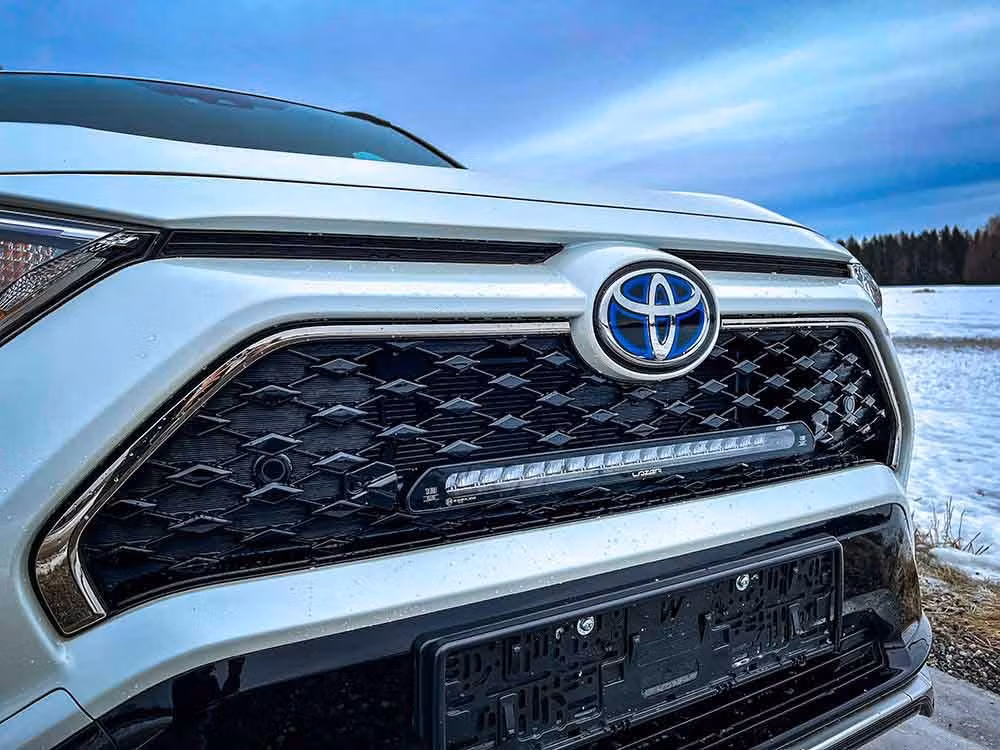 Lazer Linear 18 Grillkit Toyota RAV4 plug-in hybrid