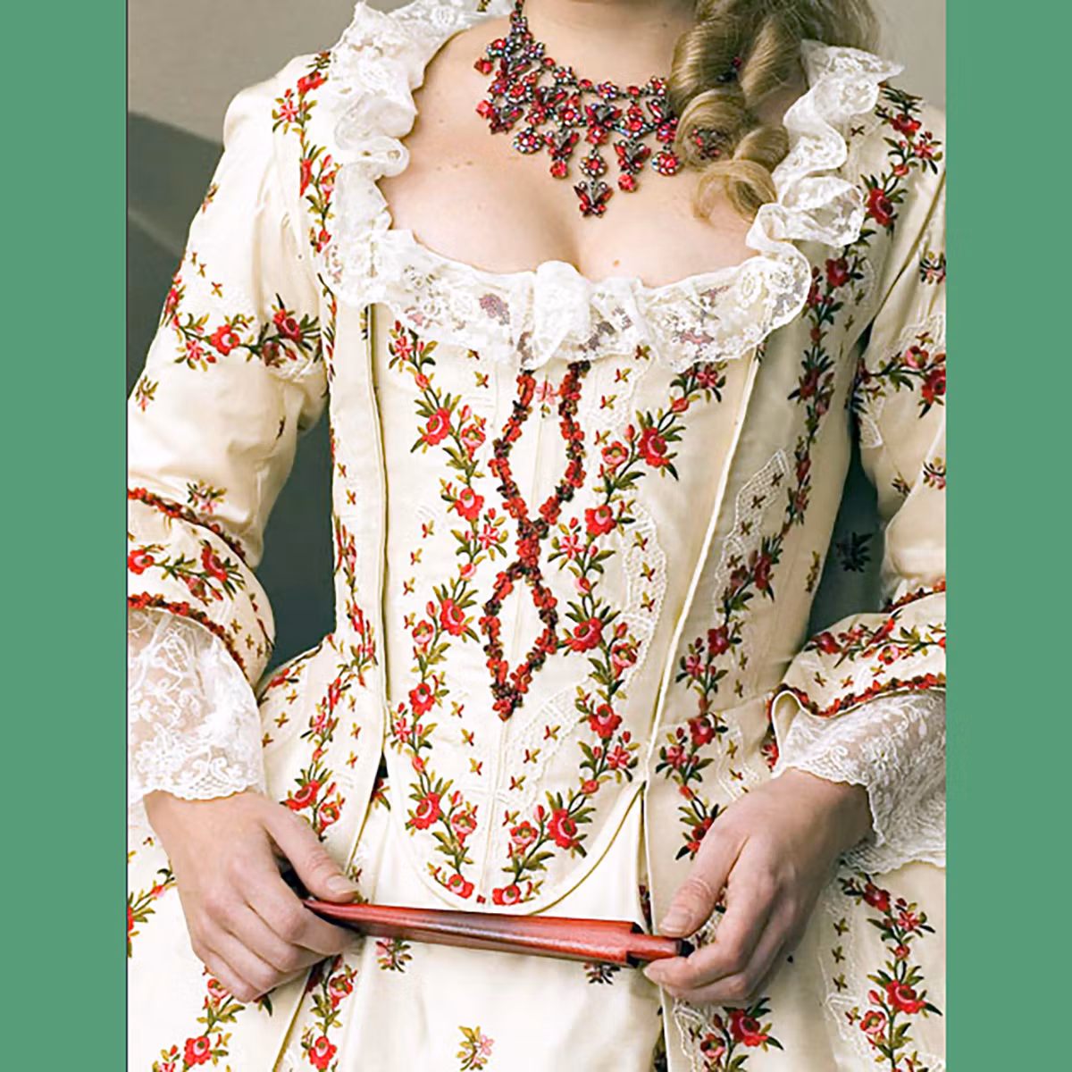 ROCOCO offwhite