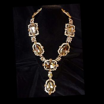 Halsband champagnefärgade stenar. Art 01.