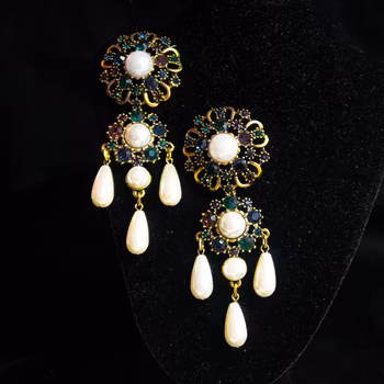 Stora Barock-örhängen med pärlor och strass. Art 39.
