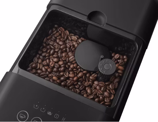 Smeg Fuldt Automatisk Kaffemaskine med Mælkeskummer, Helsort