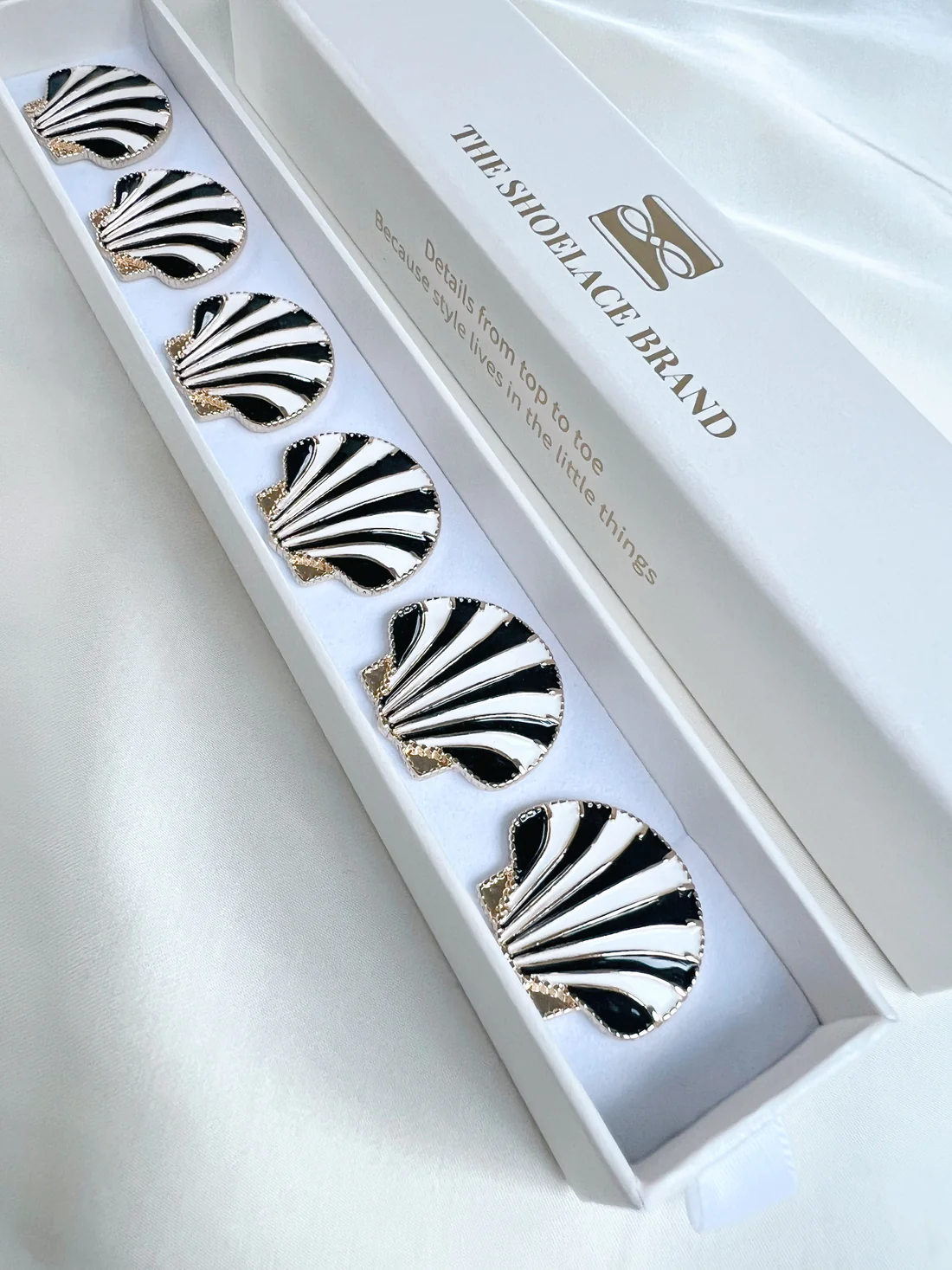 Knappsmycke Linn shell