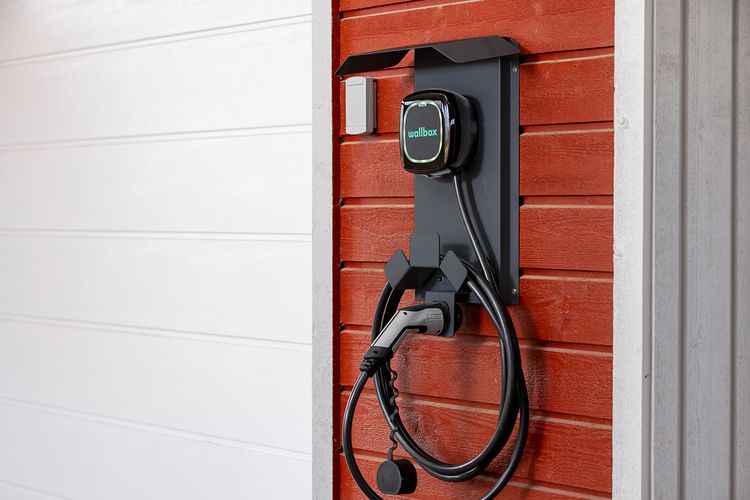 Wallplate Next Green Wallbox på vägg Daytona kabelhållare