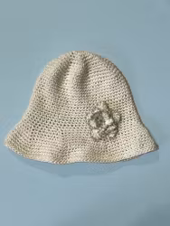 Lin/bomull hatt med blomma