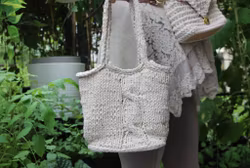 Beige Stickad Väska