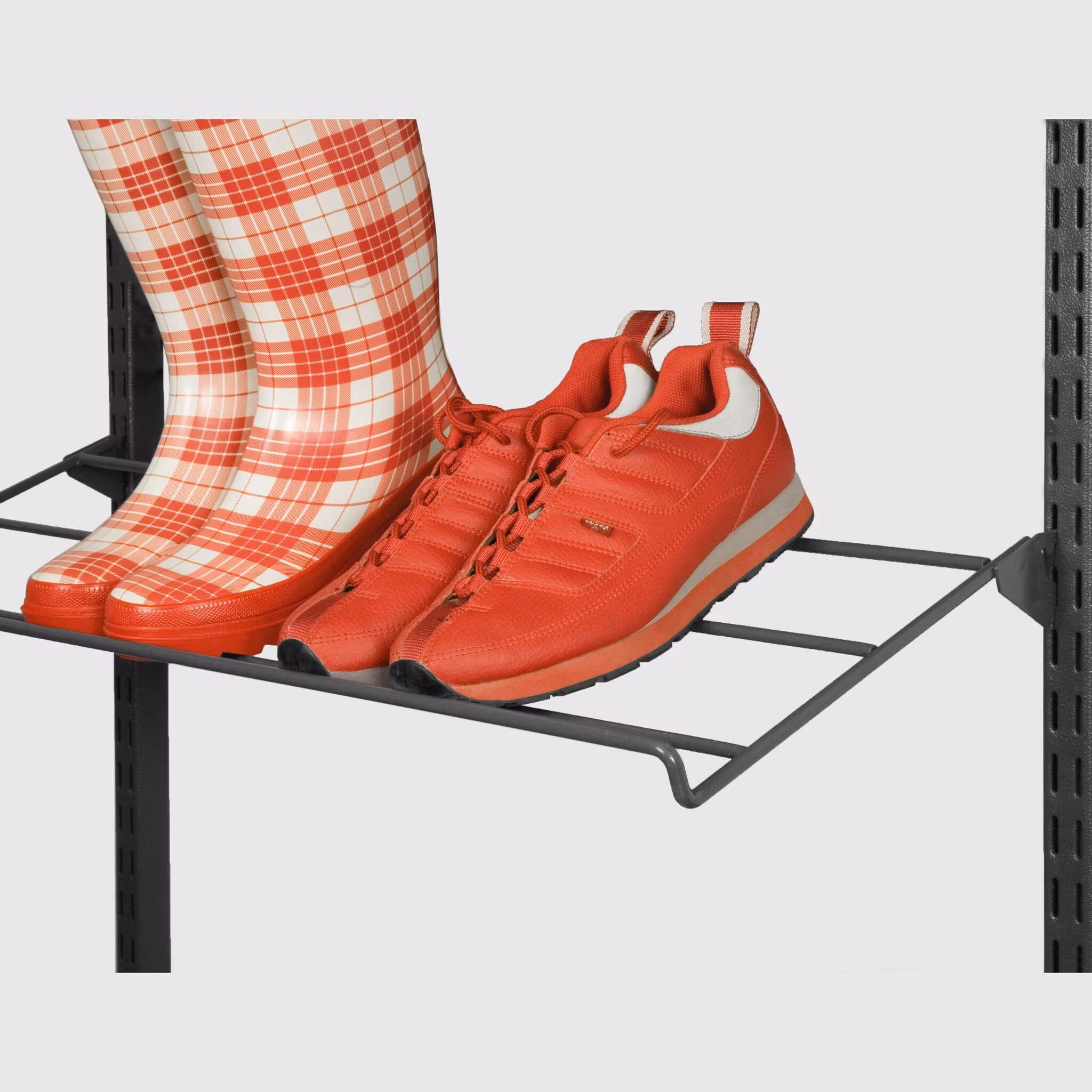 Skohylle for opphengsskinne