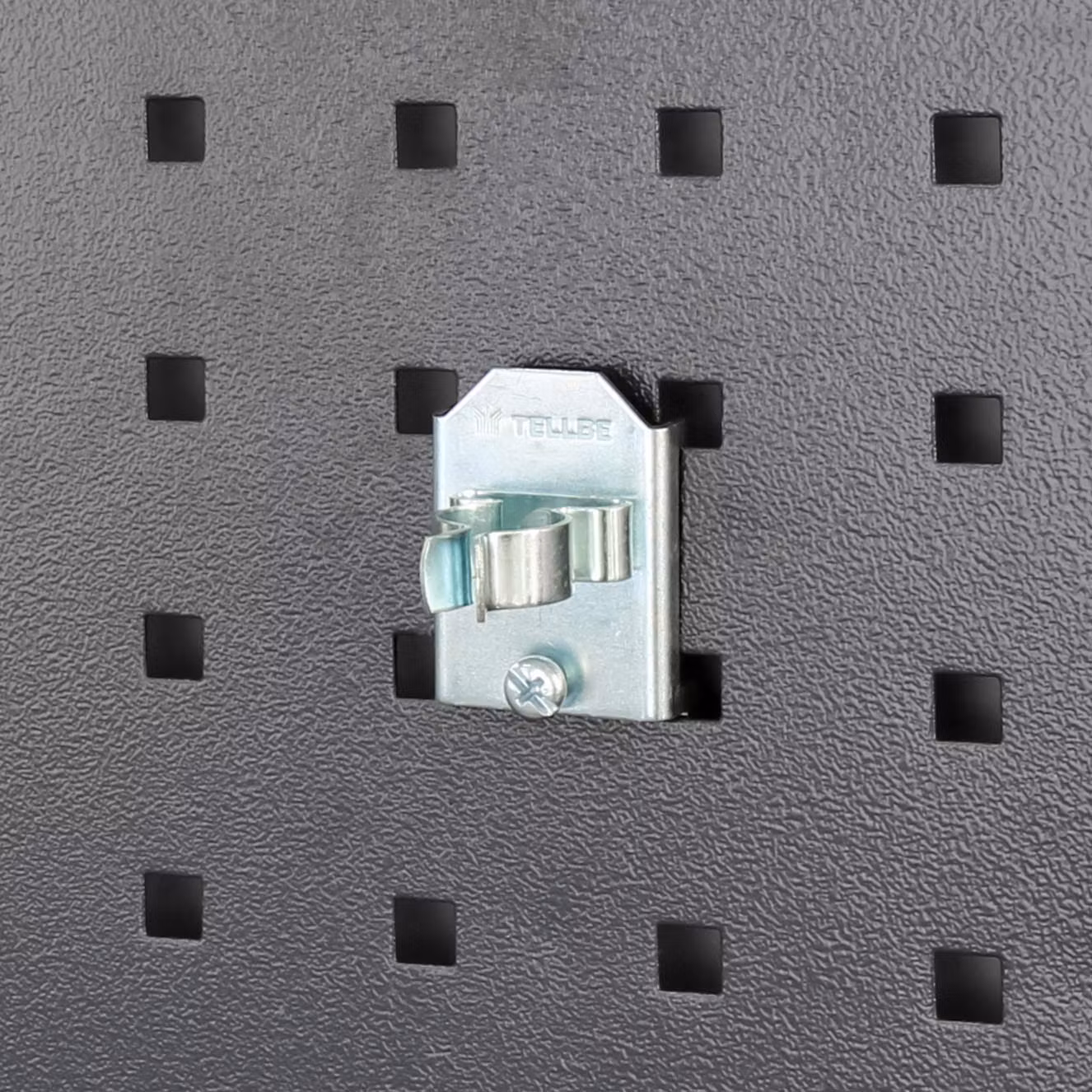 Fjäderklämma till verktygstavla