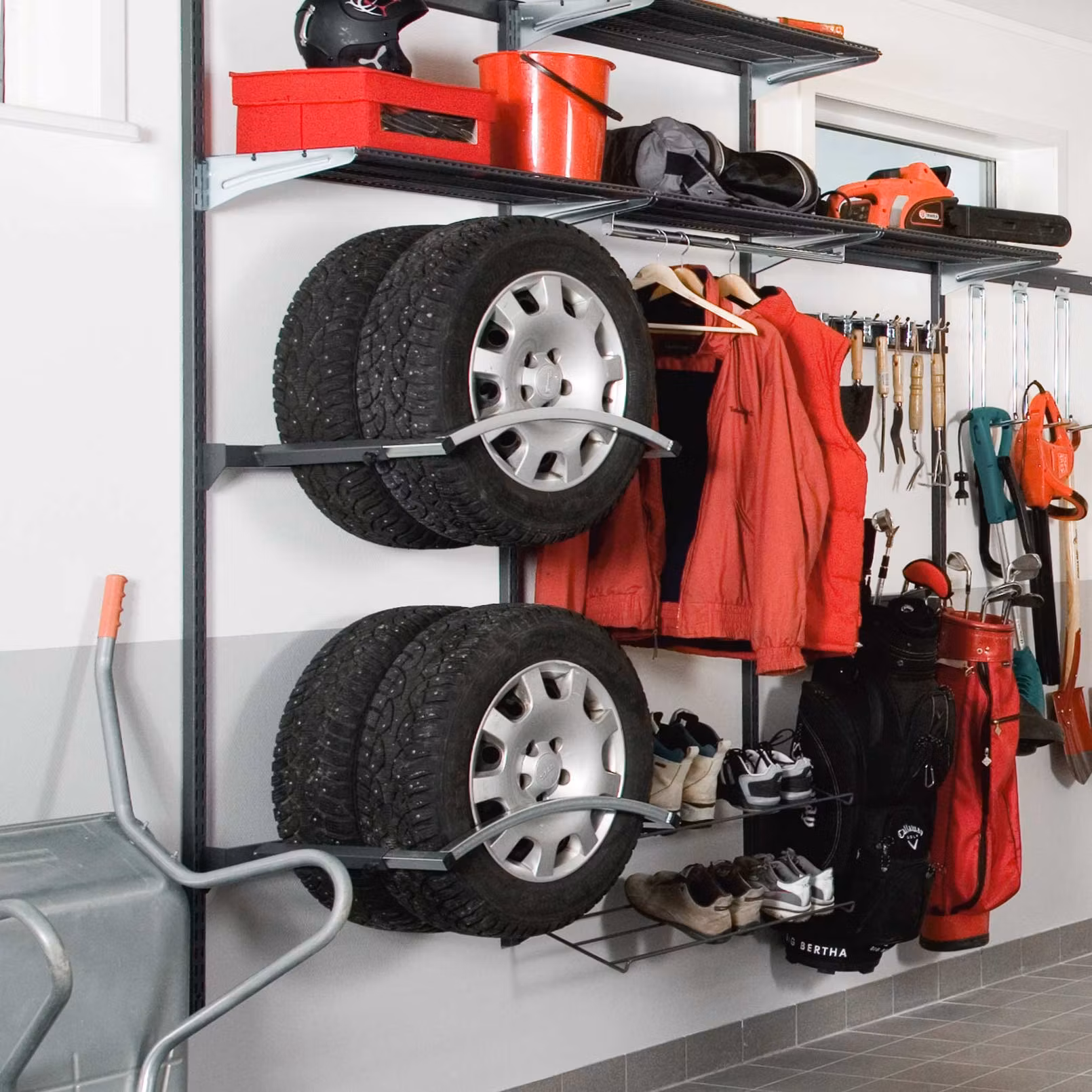 Däckförvaring till hängskena