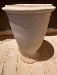 Terracottakruka Hasslö på fot