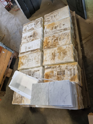 44: Marmor-plattor- vita- polerade- Bianco Carrara, ca 8m2