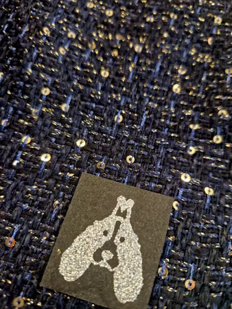 Silkedekken midnattsblå "Chanel" stoff m/paljetter  M