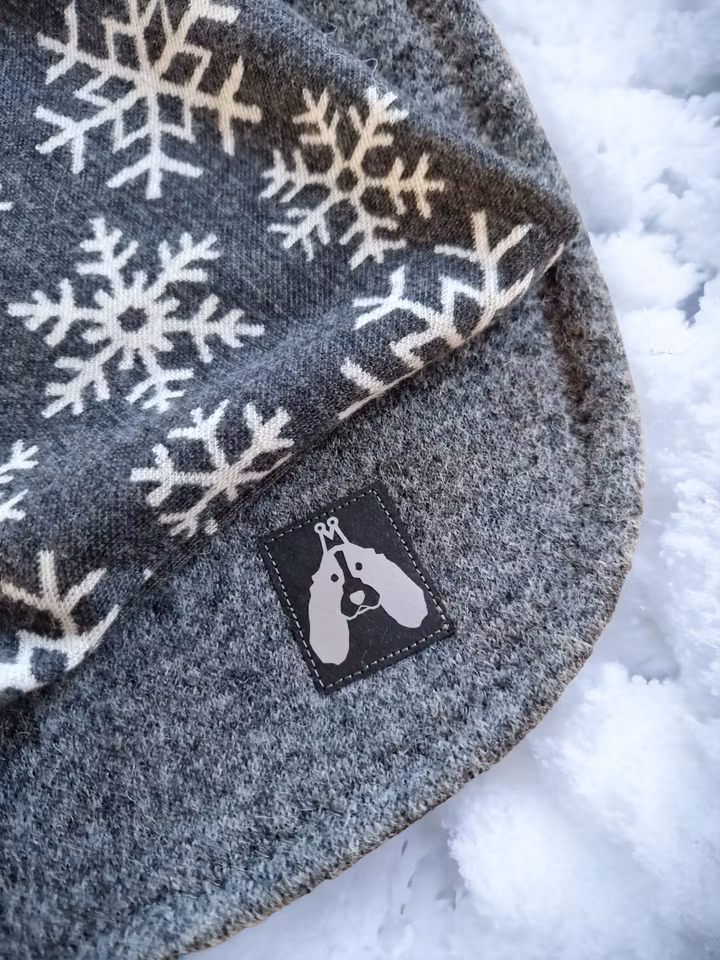 Grått ulldekken med snøstjerner L