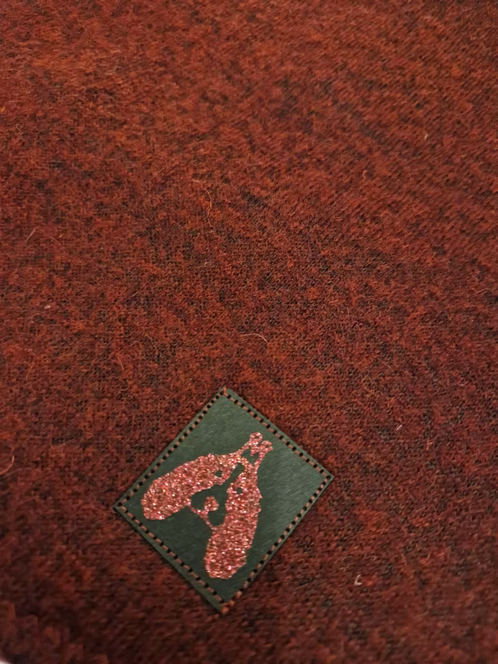 Ulldekken vinrødt med bryst/magebelte M