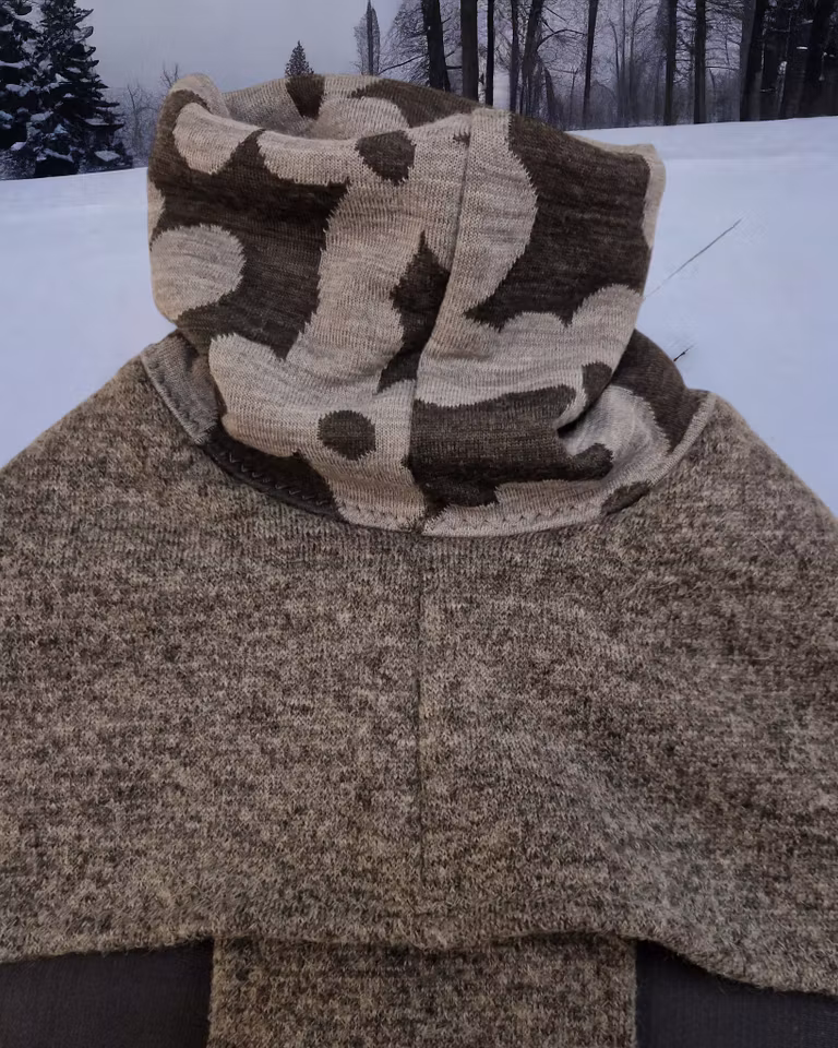 Grått ulldekken med bryst/magebelte S