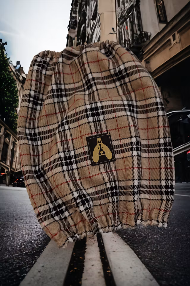 Spradeørehette klassisk rutet beige XS