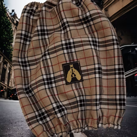 Spradeørehette klassisk rutet beige XS