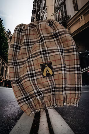 Spradeørehette tartanrutet lys beige M