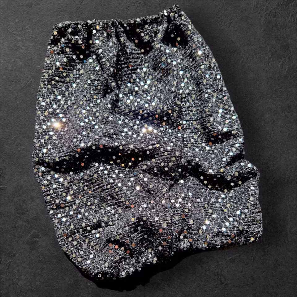 Show ørehette spindelvevtynn sort/sølv M