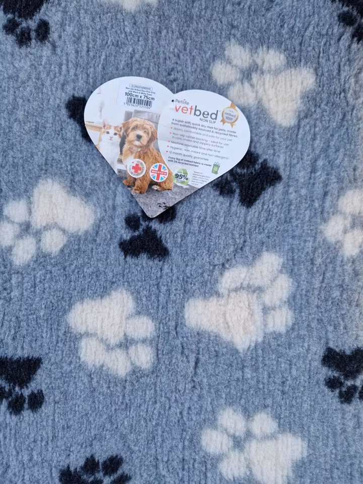 Vet Bed (100x75 cm)  Duo-Paw Grey with Black&White Paws
