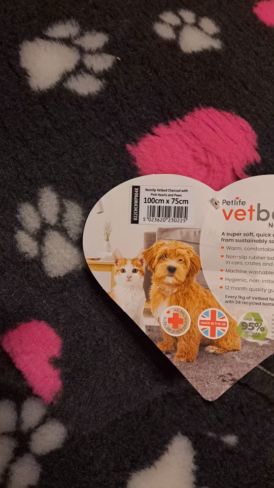 Vet Bed (100x75 cm) Charcoal with pink Hearts and Paws