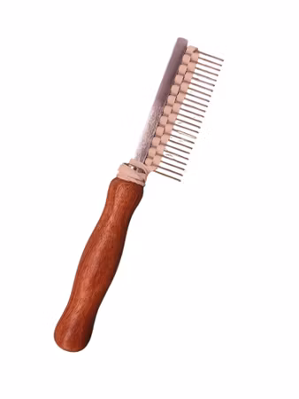 Strikket kam med trehåndtak Grov (18cm)