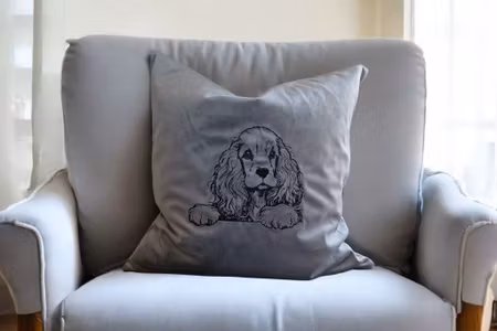 Putetrekk 50x50cm Lys grå velour m/sort Cocker Spaniel