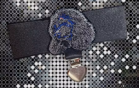 Nummerlapp holder ermstrikk med sort/grå Puddel