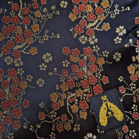 Silkedekken sort brokade sateng m/blomster M