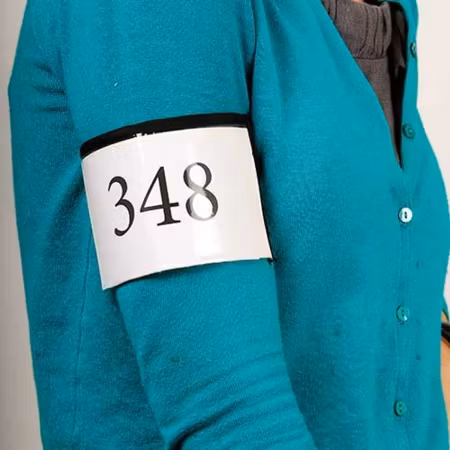 ShowTech - Katalaognr lapp holder Sort