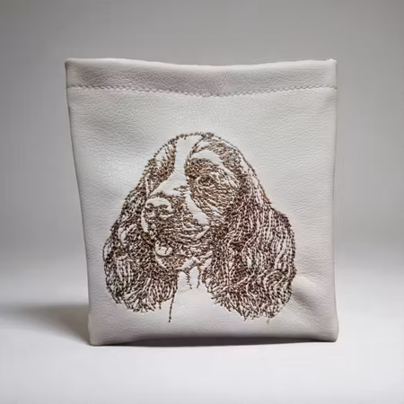 Godbitlomme Vinterhvit m/maskinbrodert ESS hode 11x11cm