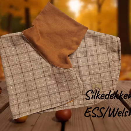 Silkedekken Karamellfarget rutet S