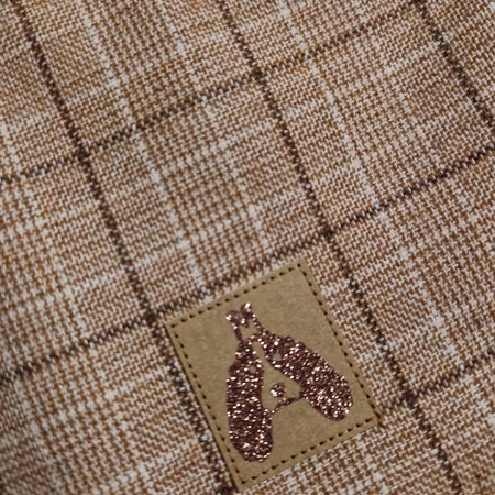 Silkedekken karamellfarget rutet L