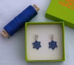 Glitrende snøfnugg blå