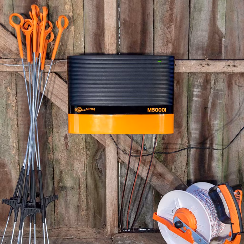 Upp till 100km stängsel - Stängselaggregat Gallagher M5000i | farmab.se