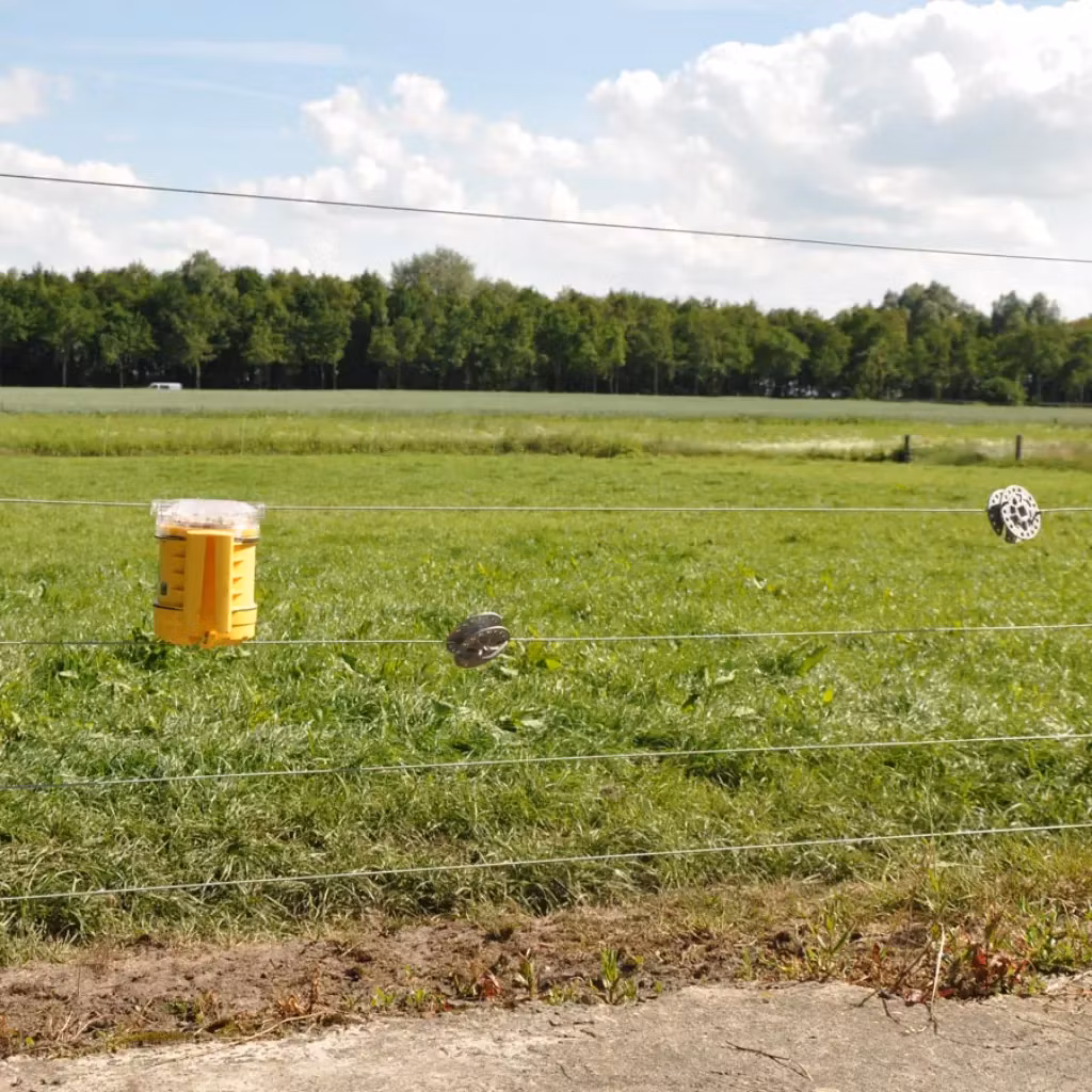 Djursskrämma Gallagher Foxlight - Upphängd på elstängsel för att komplettera | farmab.se