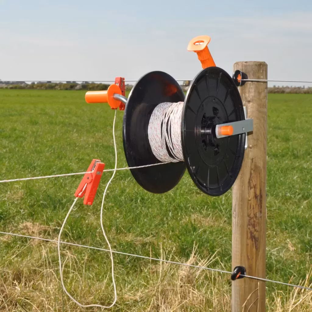Från stängsel till spole - Fördelarkabel med klämmor Gallagher 1-3 | farmab.se
