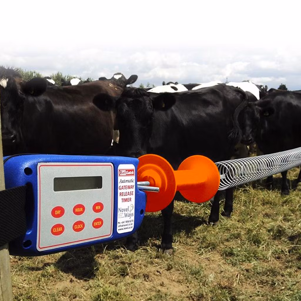 Inkl stängselfjäder - Automatisk grindöppnare Gallagher Batt-Latch med Timer | farmab.se