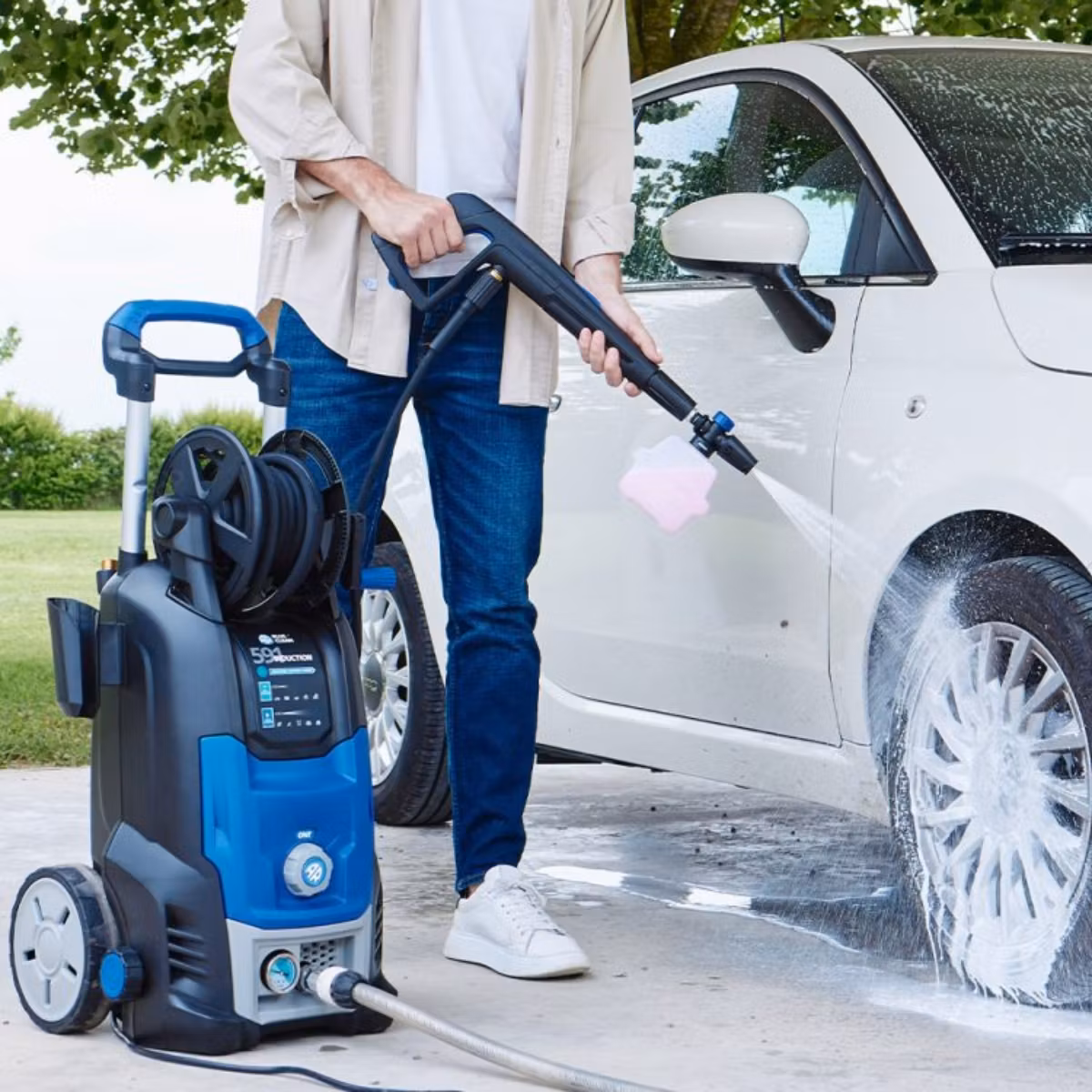 Med en robust induktionsmotor och slitstarka material som mässingspumphuvud och professionella tillbehör