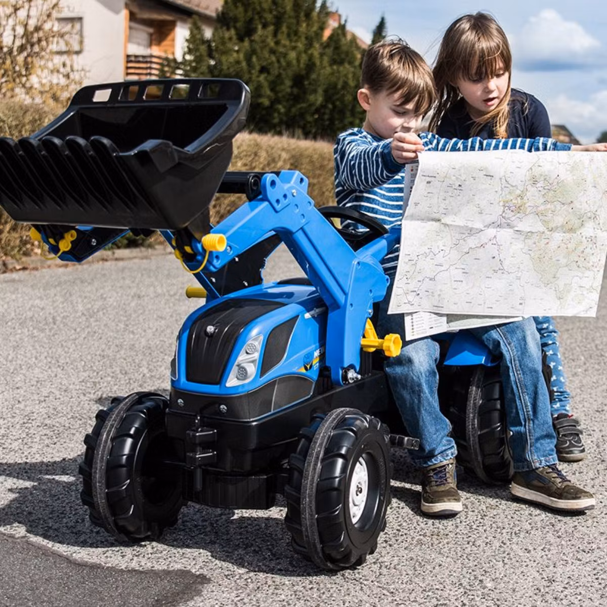 Aktiv lek med Rolly Toys Tramptraktor - New Holland med skopa